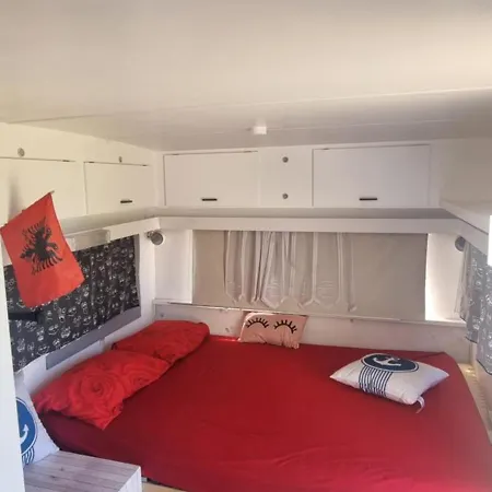 Unique Night In A Cozy Caravan Campsite *