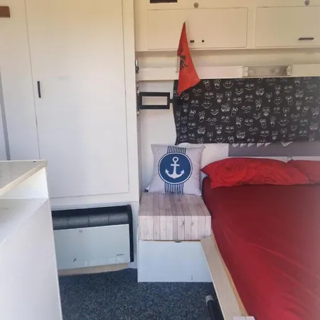 Unique Night In A Cozy Caravan *