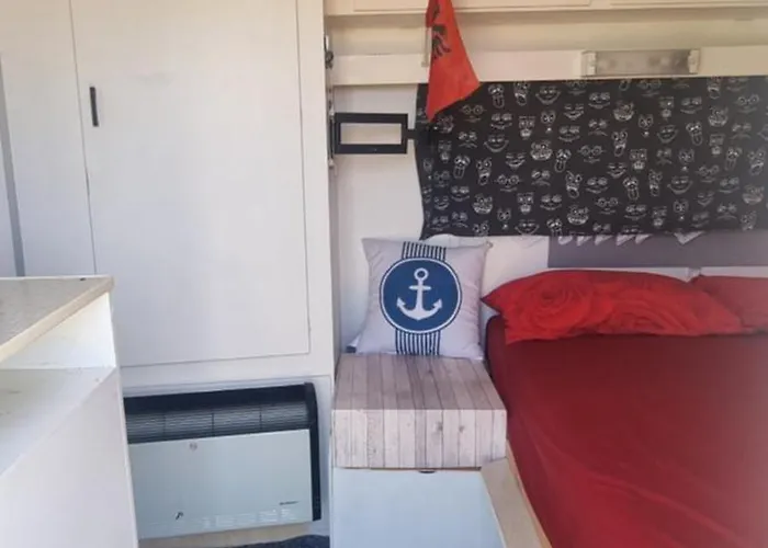 Unique Night In A Cozy Caravan *
